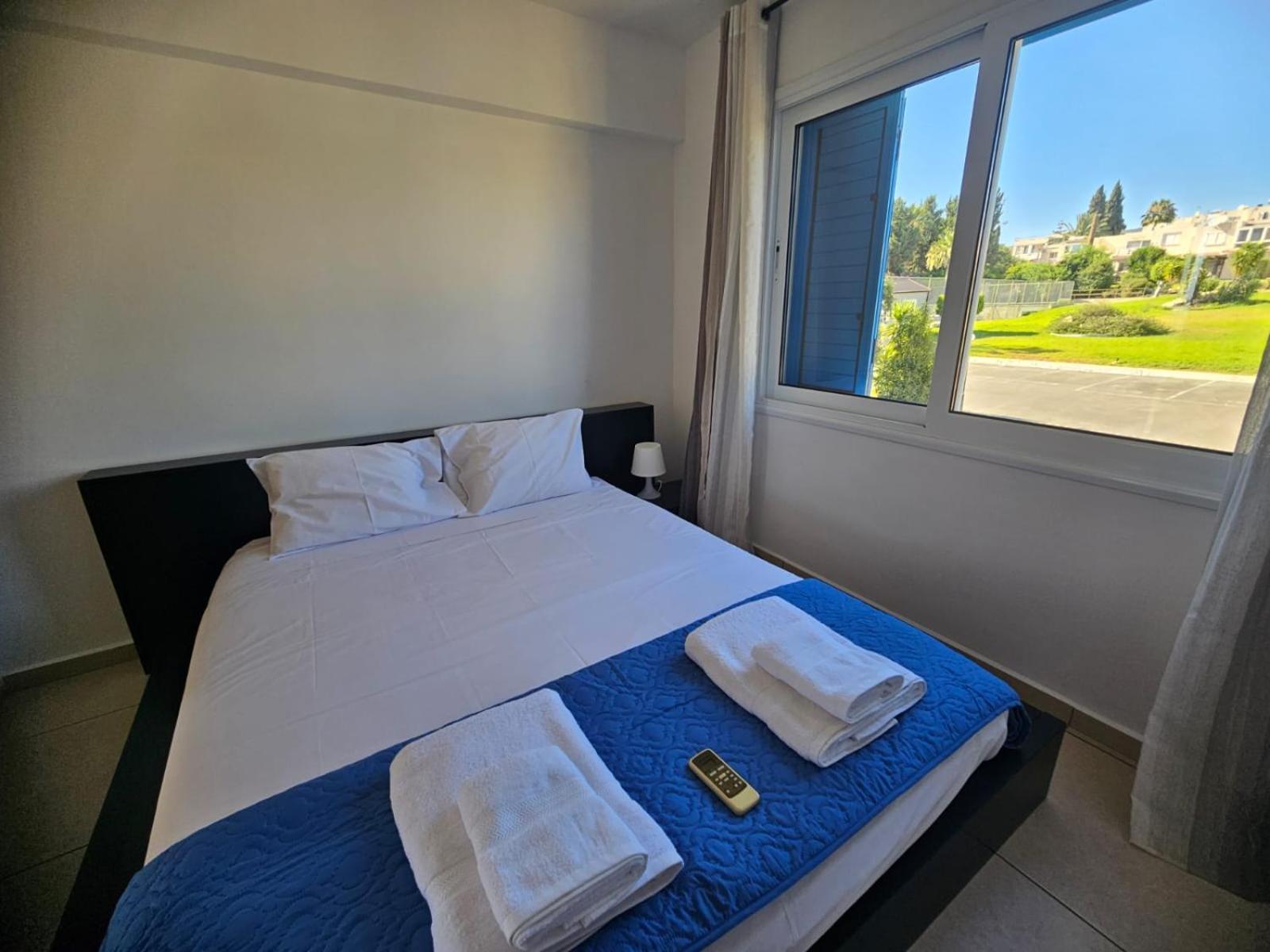 Horizon Bliss At Coral Bay Apartment Peyia Exterior foto