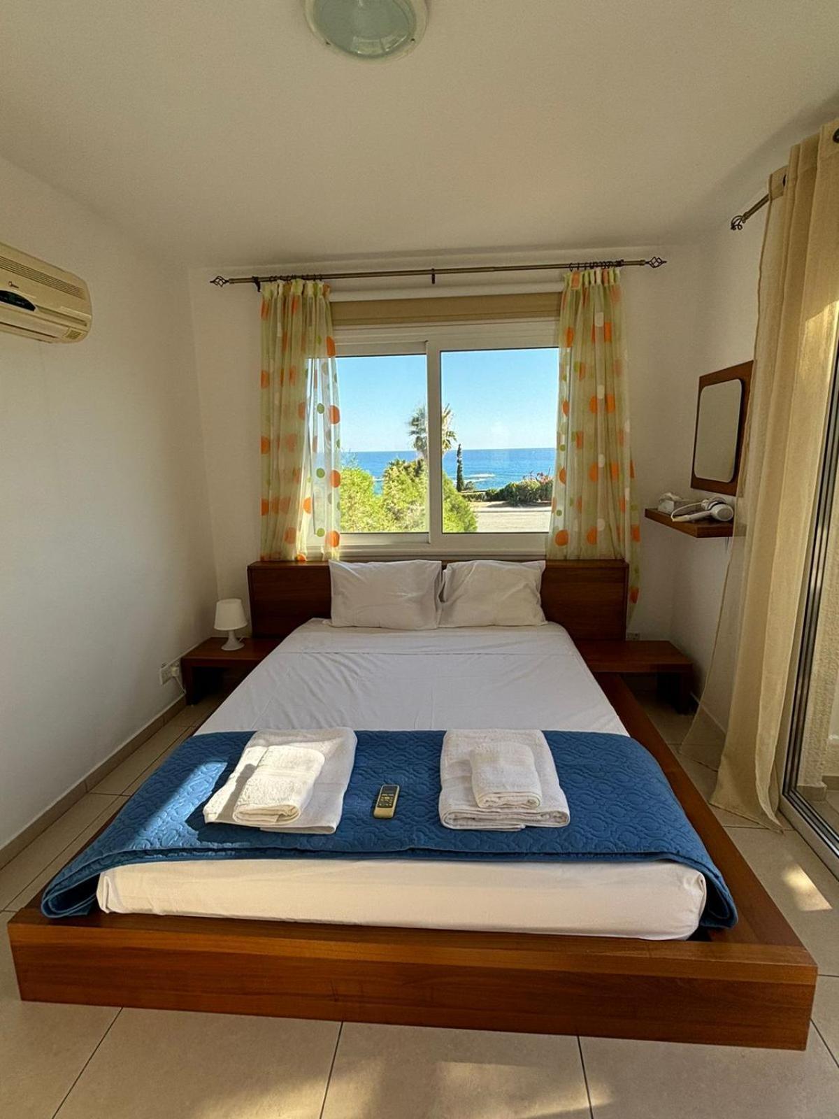 Horizon Bliss At Coral Bay Apartment Peyia Exterior foto